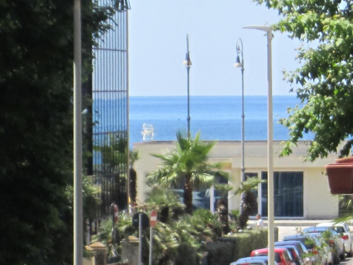 Piuma Celeste A Due Passi Dal Mare E Dal Centro Storico Lido di Ostia Eksteriør billede